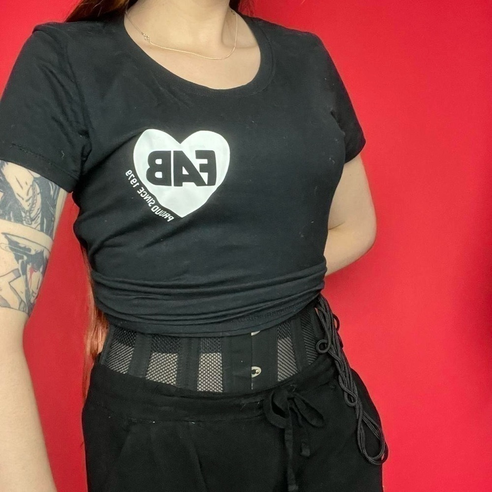 Y2k fabutan employee tee shirt 🖤🤍